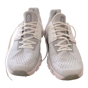 Women’s size 9.5 On Cloud Shoes. Worn 5–6 times, great condition!